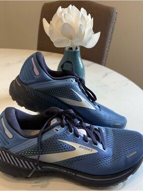 Brooks Women’s Blue Adrenaline GTS  22 Running Shoes Sz 7.5